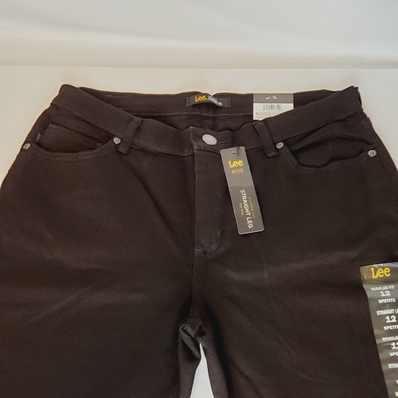 Lee Women's Petite Relaxed Fit Straight Leg Jeans - Picture 10 of 11